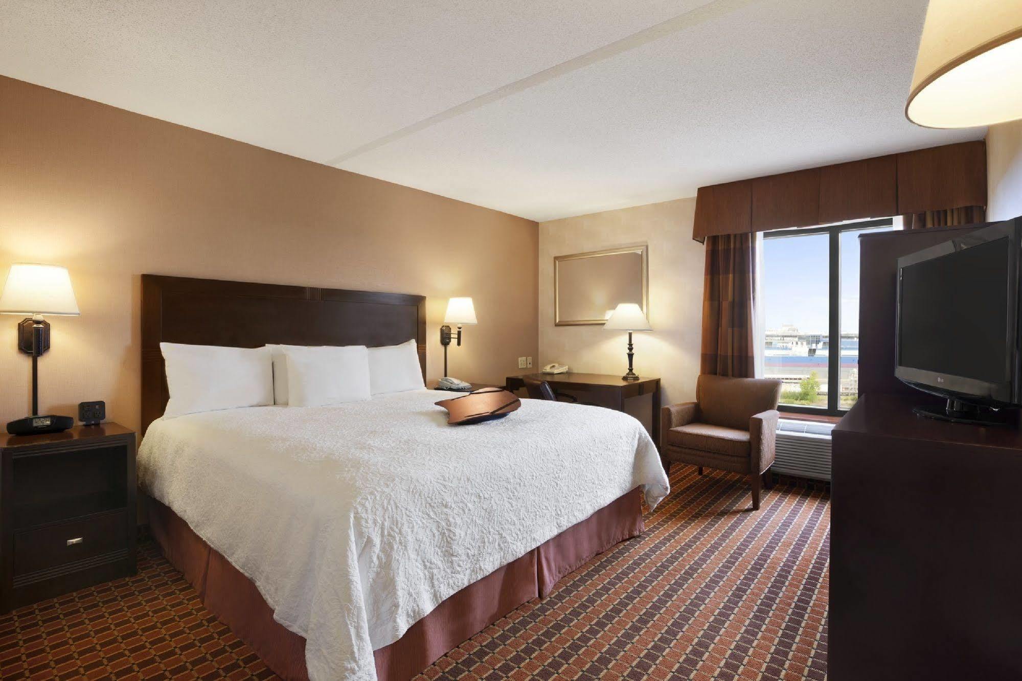 Hampton Inn By Hilton Boston/Cambridge Exterior foto